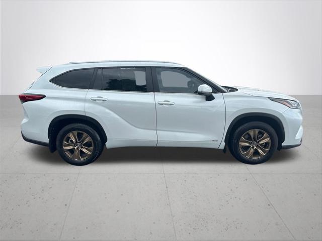 2023 Toyota Highlander Hybrid XLE Bronze