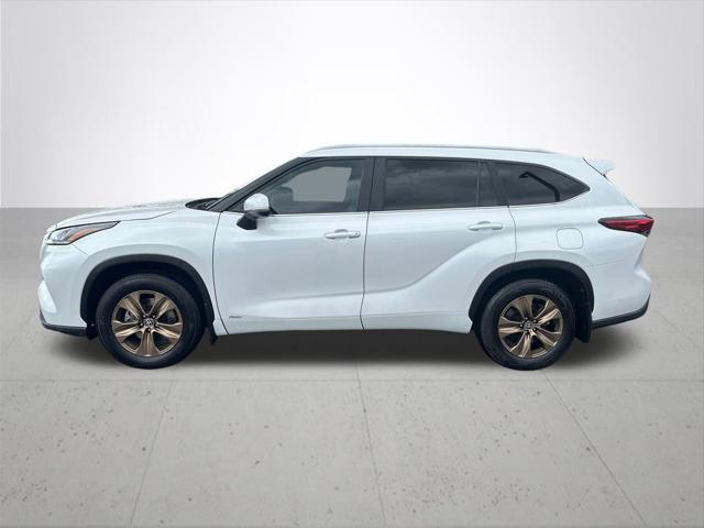 2023 Toyota Highlander Hybrid XLE Bronze