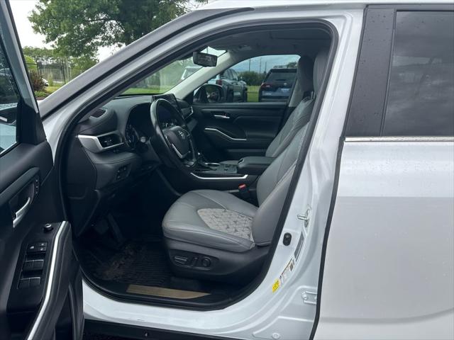 2023 Toyota Highlander Hybrid XLE Bronze