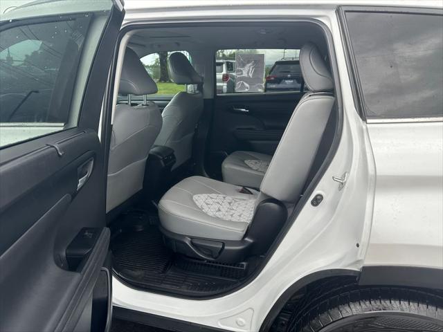 2023 Toyota Highlander Hybrid XLE Bronze