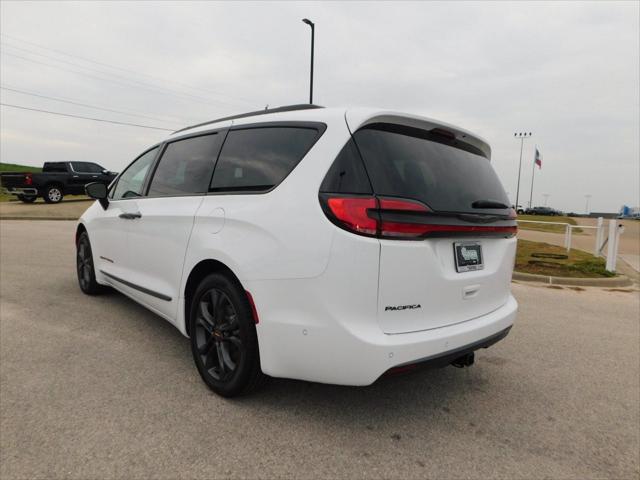 2024 Chrysler Pacifica PACIFICA TOURING L