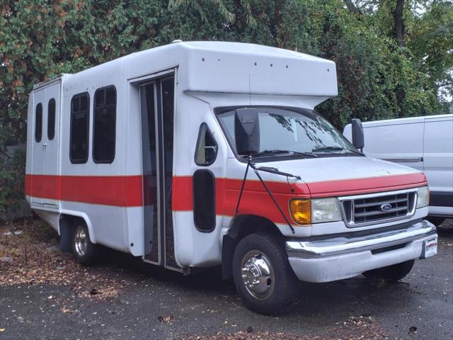 2004 Ford E-350Sd Standard Cutaway