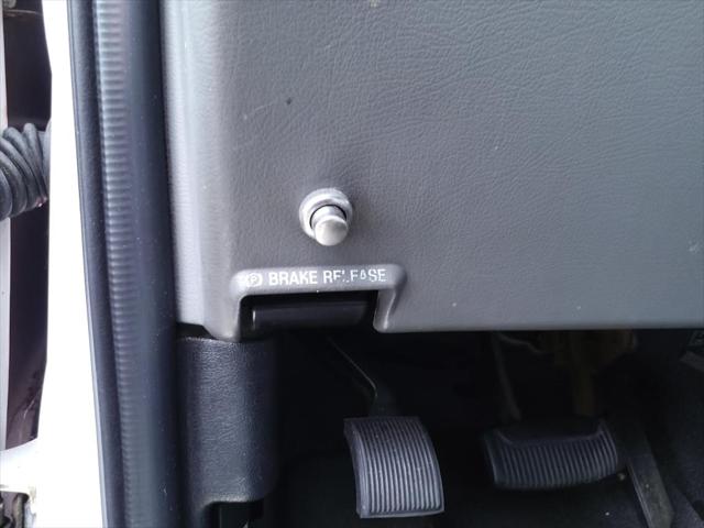 2004 Ford E-350Sd Standard Cutaway