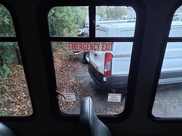 2004 Ford E-350Sd Standard Cutaway