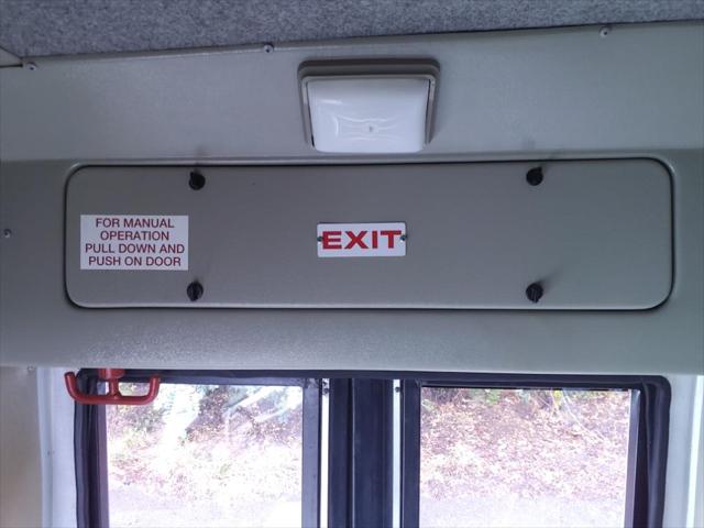 2004 Ford E-350Sd Standard Cutaway