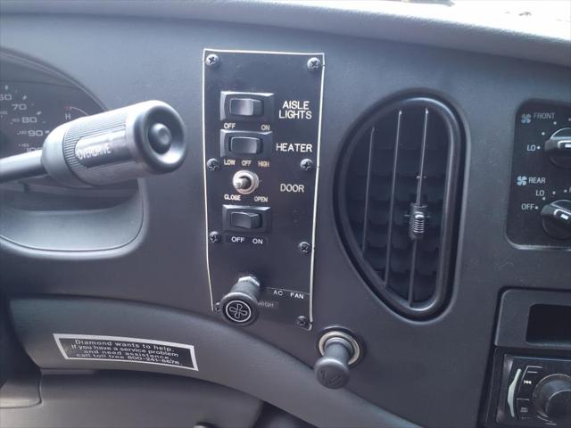 2004 Ford E-350Sd Standard Cutaway