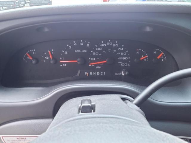 2004 Ford E-350Sd Standard Cutaway