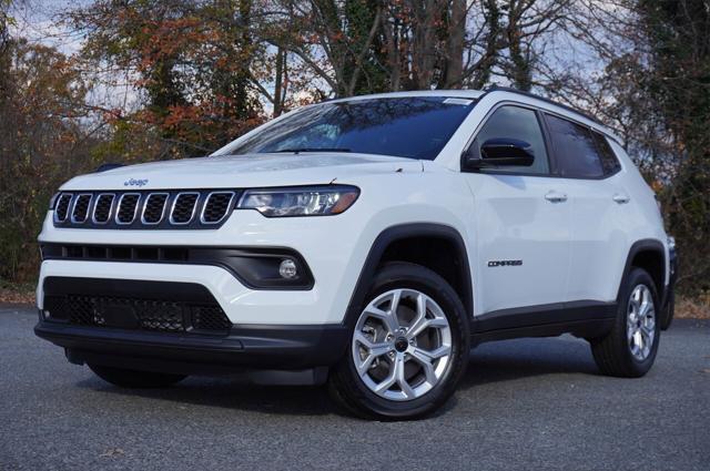 2025 Jeep Compass COMPASS LATITUDE 4X4