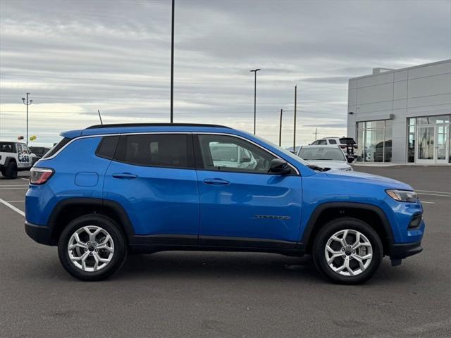 2025 Jeep Compass COMPASS LATITUDE 4X4