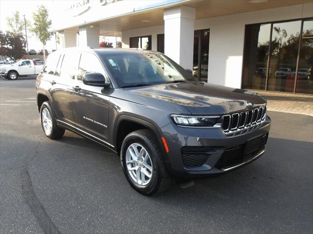 2025 Jeep Grand Cherokee GRAND CHEROKEE LAREDO X 4X4