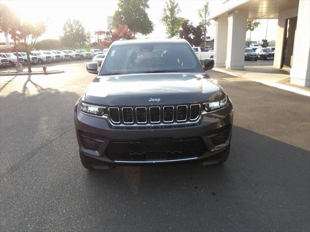 2025 Jeep Grand Cherokee GRAND CHEROKEE LAREDO X 4X4
