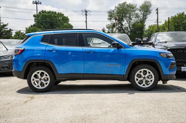 2025 Jeep Compass COMPASS LATITUDE 4X4