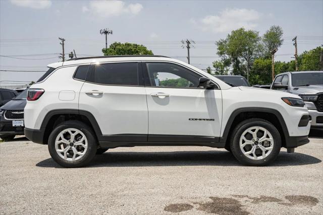 2025 Jeep Compass COMPASS LATITUDE 4X4