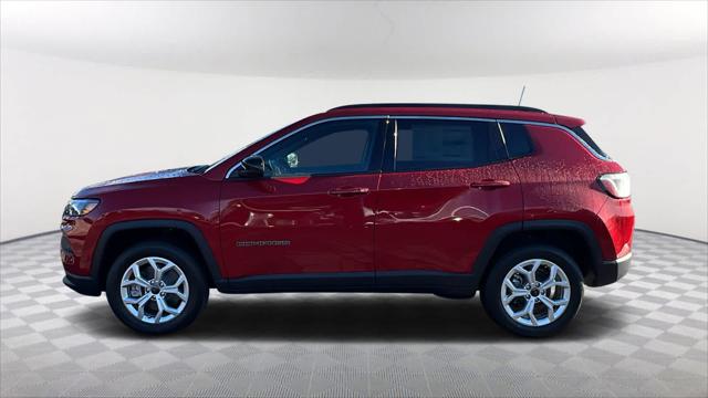 2025 Jeep Compass COMPASS LATITUDE 4X4