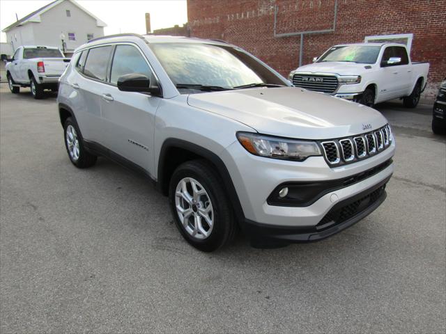 2025 Jeep Compass COMPASS LATITUDE 4X4