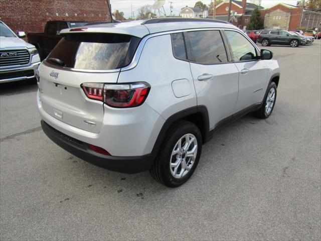 2025 Jeep Compass COMPASS LATITUDE 4X4