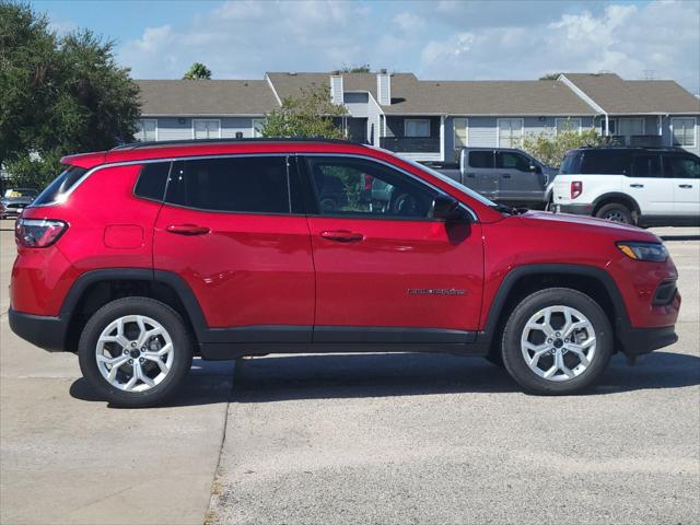 2025 Jeep Compass COMPASS LATITUDE 4X4