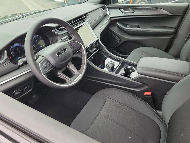 2025 Jeep Grand Cherokee GRAND CHEROKEE LAREDO X 4X2