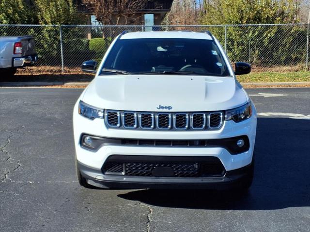 2025 Jeep Compass COMPASS LATITUDE 4X4