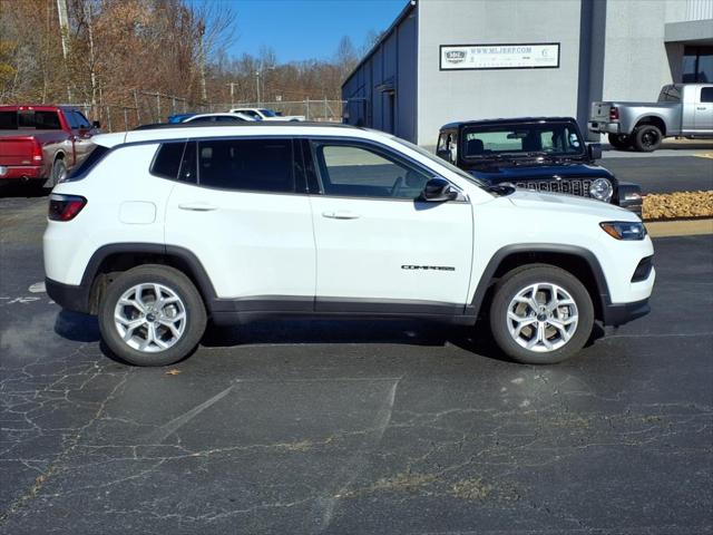 2025 Jeep Compass COMPASS LATITUDE 4X4