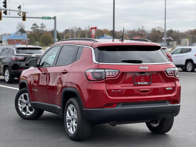 2025 Jeep Compass COMPASS LATITUDE 4X4