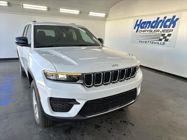 2025 Jeep Grand Cherokee GRAND CHEROKEE LAREDO X 4X4