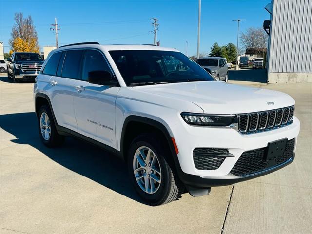 2025 Jeep Grand Cherokee GRAND CHEROKEE LAREDO X 4X4