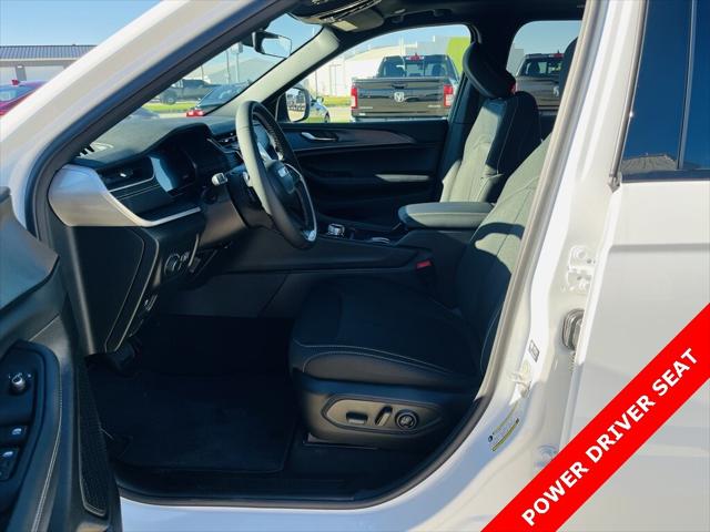 2025 Jeep Grand Cherokee GRAND CHEROKEE LAREDO X 4X4
