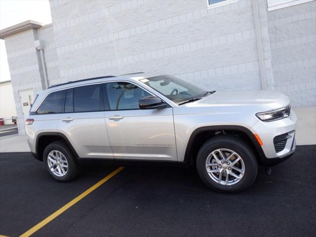 2025 Jeep Grand Cherokee GRAND CHEROKEE LAREDO X 4X4