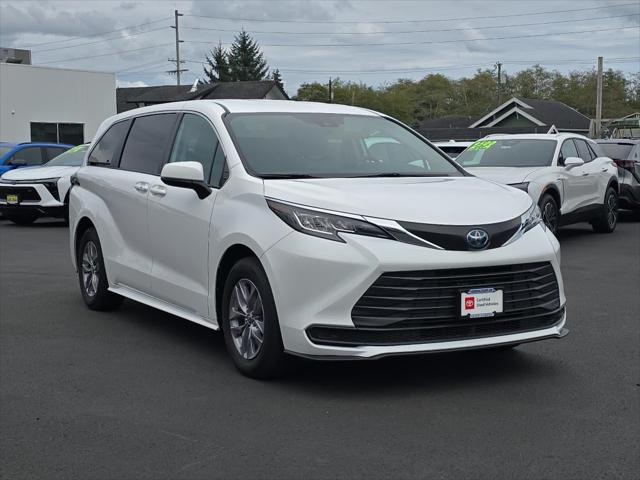 2023 Toyota Sienna LE