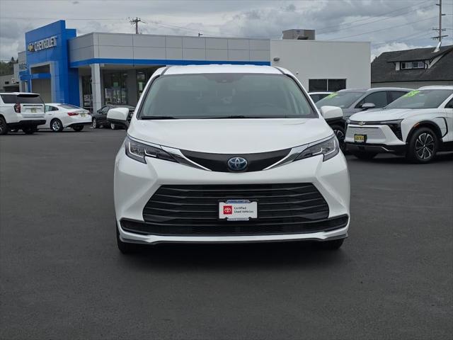 2023 Toyota Sienna LE