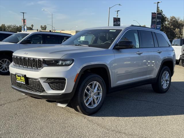 2025 Jeep Grand Cherokee GRAND CHEROKEE LAREDO X 4X4
