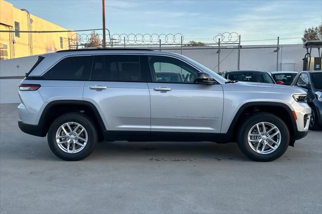 2025 Jeep Grand Cherokee GRAND CHEROKEE LAREDO X 4X4