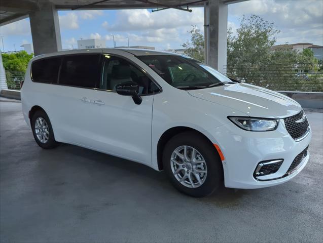 2025 Chrysler Pacifica PACIFICA SELECT