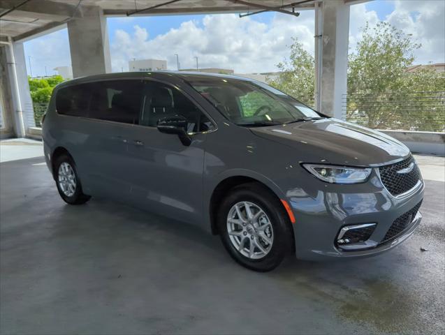 2025 Chrysler Pacifica PACIFICA SELECT