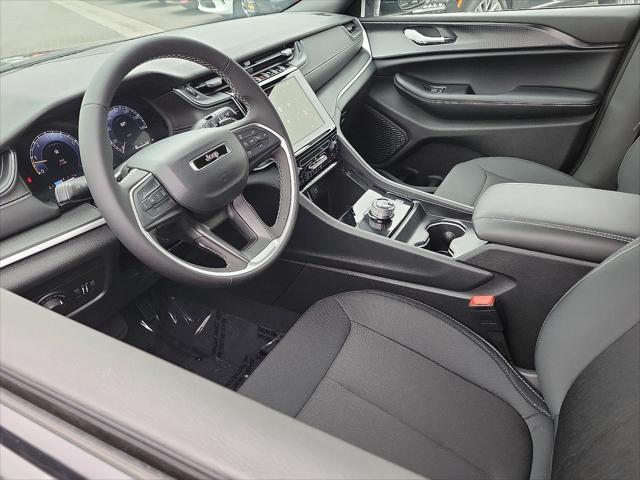 2025 Jeep Grand Cherokee GRAND CHEROKEE LAREDO X 4X2