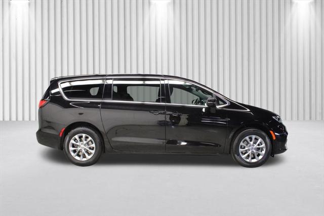 2025 Chrysler Pacifica PACIFICA SELECT AWD