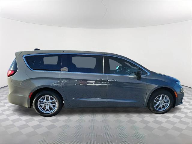 2025 Chrysler Pacifica PACIFICA SELECT