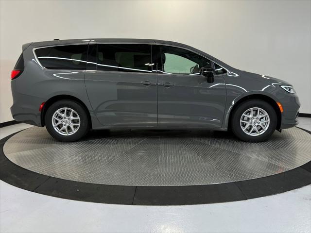 2025 Chrysler Pacifica PACIFICA SELECT