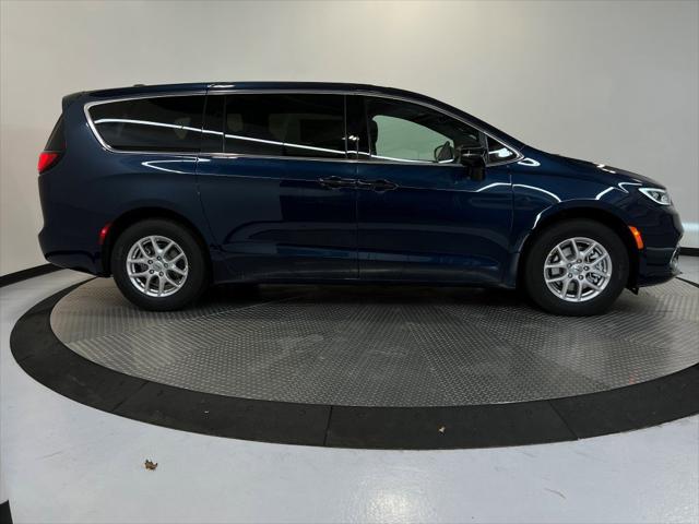 2025 Chrysler Pacifica PACIFICA SELECT