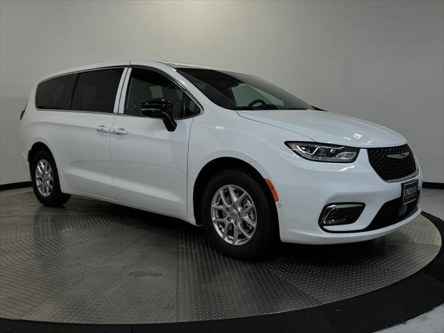 2025 Chrysler Pacifica PACIFICA SELECT