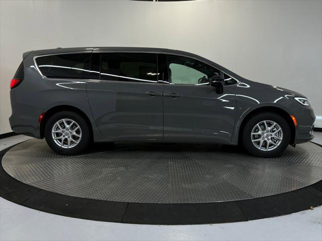 2025 Chrysler Pacifica PACIFICA SELECT