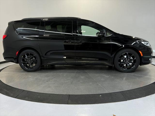 2025 Chrysler Pacifica PACIFICA LIMITED