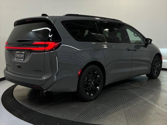 2025 Chrysler Pacifica PACIFICA LIMITED