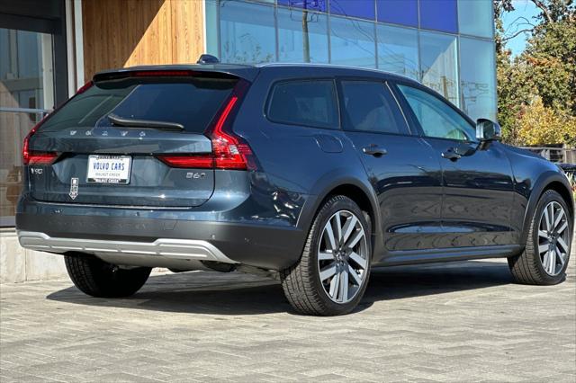 2025 Volvo V90 Cross Country Ultra, B6 AWD Gas (mild hybrid)