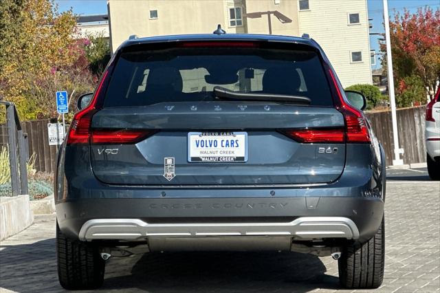 2025 Volvo V90 Cross Country Ultra, B6 AWD Gas (mild hybrid)