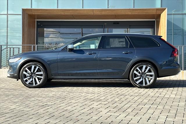 2025 Volvo V90 Cross Country Ultra, B6 AWD Gas (mild hybrid)