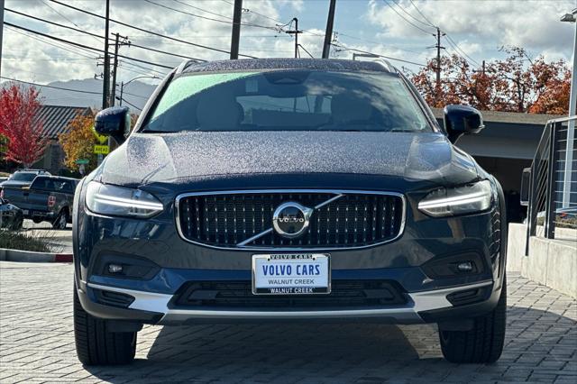 2025 Volvo V90 Cross Country Ultra, B6 AWD Gas (mild hybrid)
