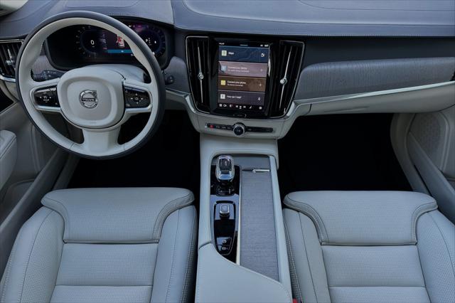 2025 Volvo V90 Cross Country Ultra, B6 AWD Gas (mild hybrid)