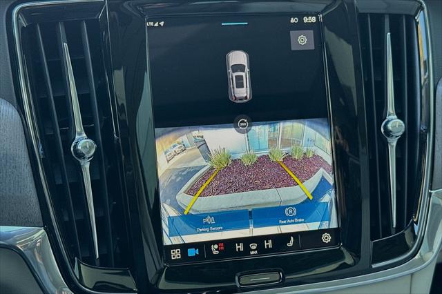 2025 Volvo V90 Cross Country Ultra, B6 AWD Gas (mild hybrid)